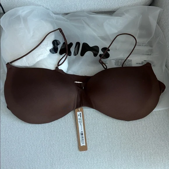 Skims WIRELESS FORM MICRO STRAP PLUNGE BRA - Picture 2 of 3